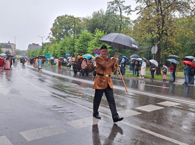 Pochód Gwarkowski 2025 w strugach deszczu