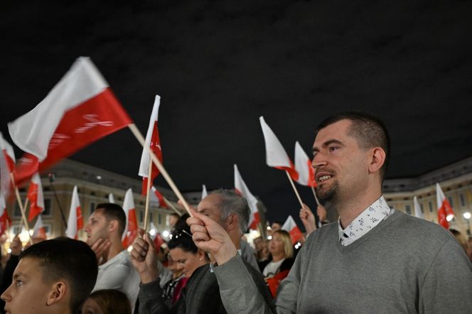 Zło dobrem zwyciężaj. Setki osób czuwały w Watykanie w rocznicę wyboru Jana Pawła II
