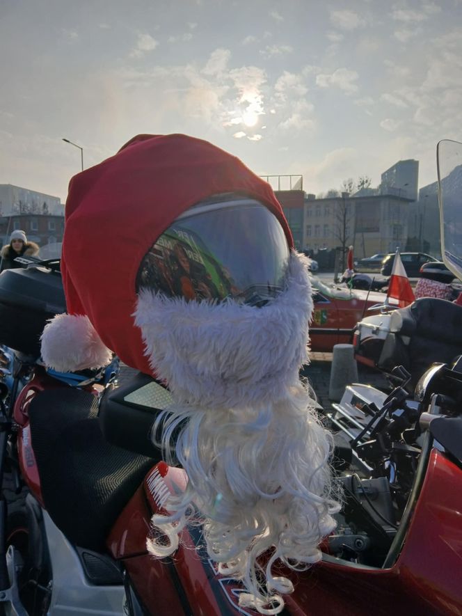 Mikołaje na motocyklach z warkotem przejechali przez miasto. Pognali do chorych dzieci!