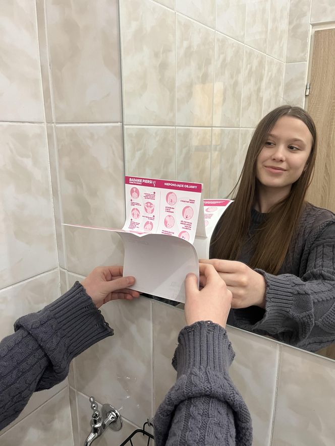 „Pink Ribbon” – licealistki z Siedlec mówią o walce z nowotworem piersi