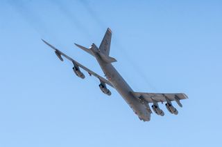 Rosyjskie Su-27 przechwytują  B-52 nad Morzem Bałtyckim w pobliżu obwodu królewieckiego