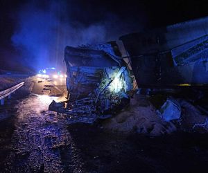 Dramat na S7. Autobus zderzył się z samochodem ciężarowym. Dziecko wśród poszkodowanych