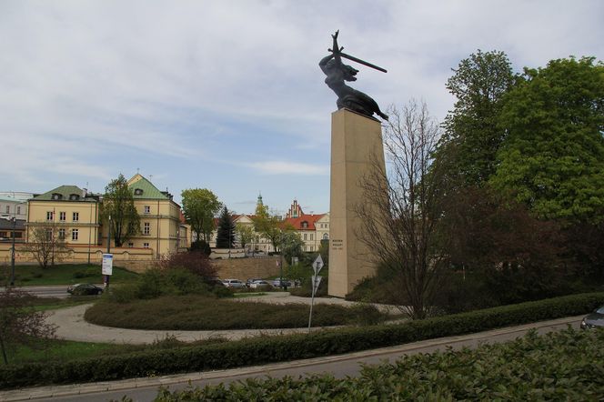 Te pomniki były symbolami stolicy.  Dziś już nie istnieją
