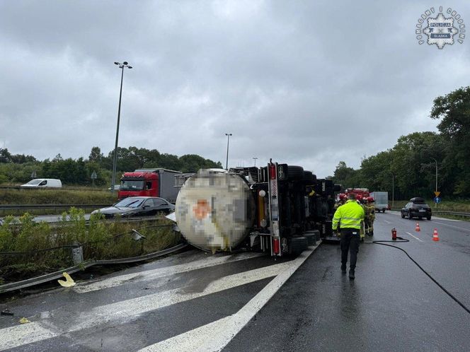 Cysterna przewróciła się na A4 w Katowicach. Korki w kierunku Krakowa