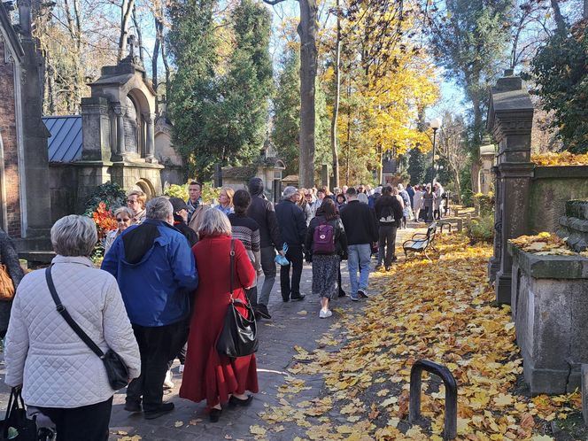 Tłumy na cmentarzu Rakowickim na Wszystkich Świętych 2024