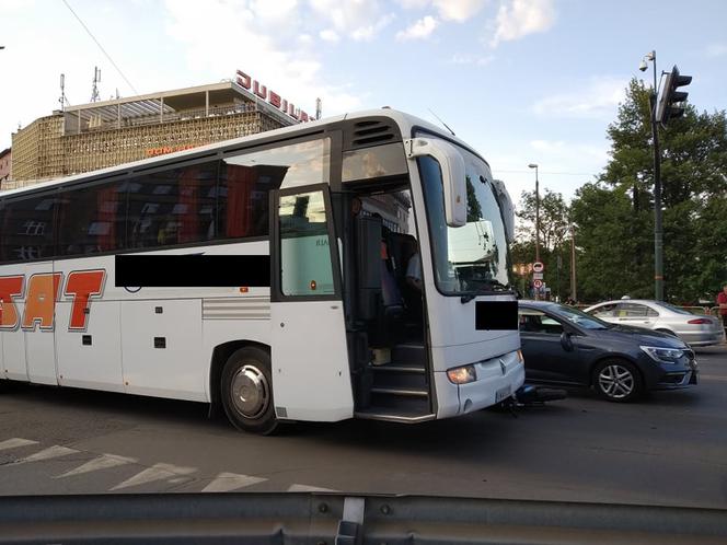 Autobus potrącił motocyklistę