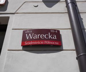 7. Właz przy ul. Wareckiej. Róg Nowy Świat. Szlak z placu Krasińskich na Starówce