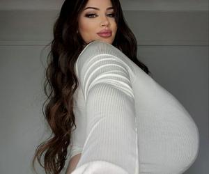 Piersi popularnej tiktokerki nie chcą przestać rosnąć. To wyjątkowo rzadka choroba