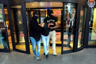 „Słowik” znowu za kratami! Gangster zatrzymany za wymuszenie haraczu w Warszawie