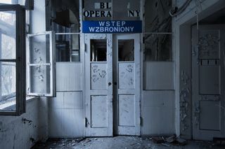 Opuszczony szpital na Podkarpaciu. To miejsce wygląda jak z horrorów 