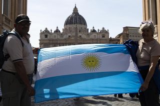 Nie żyje papież Franciszek. Wierni gromadzą się na Placu św. Piotra