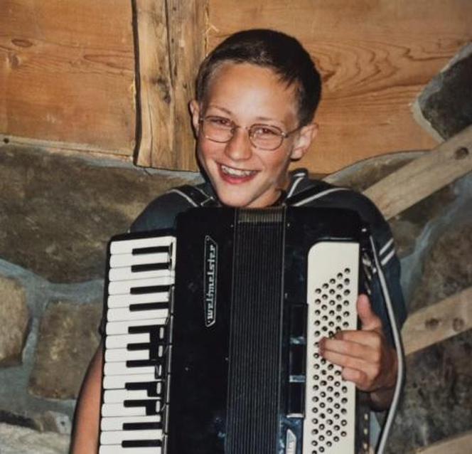 Tak w dzieciństwie wyglądał Kuba Urbański z zespołu Playboys! Nie uwierzysz, jak się zmienił