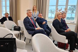 W ramach umowy seniorzy z gminy Siedlce wezmą udział w różnych zajęciach edukacyjnych i integracyjnych