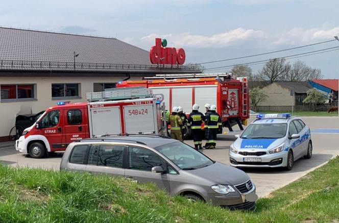 Pomylił gaz z hamulcem. Przebił ścianę Dino na wylot