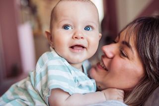 Kto dostanie 800 plus wcześniej? W sierpniu zmiany w terminach wypłaty świadczenia