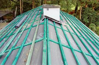 Dach do wymiany. Jak sprawnie przeprowadzić remont dachu?
