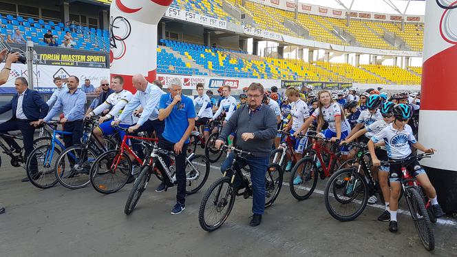 „W pogoni za Mają i Majką” - kolarze opanowali Motoarenę