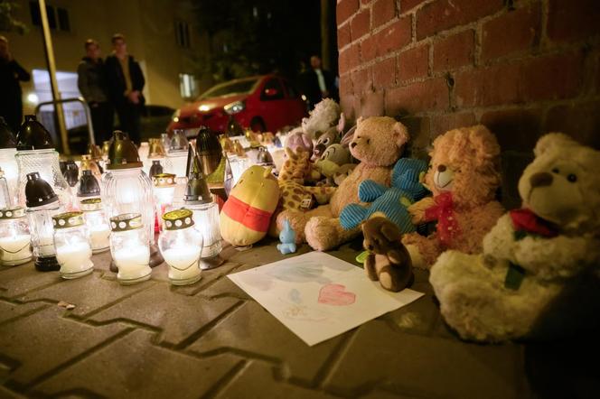 Poznań pogrążony w żałobie po morderstwie 5-latka. Tak poznaniacy żegnają ofiarę nożownika