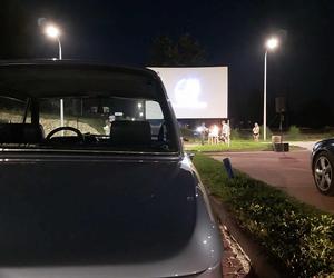 Pierwsze kino samochodowe nad zalewem w Brodach. Był popcorn i duża frekwencja