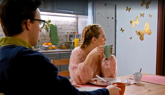 Barwy szczęścia, odc. 2239. Kajtek (Jakub Dmochowski), Maja (Lena Parol), Oliwka (Wiktoria Gąsiewska)