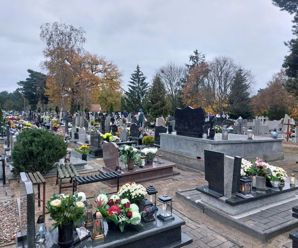 Cmentarne hieny już się uaktywniają. Bydgoska policja ostrzega przed złodziejami w okolicach cmentarzy