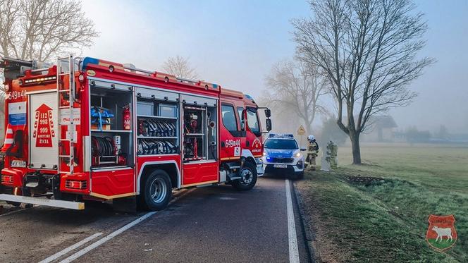 Dachowanie osobówki pod Sokołowem Podlaskim. Jedna osoba nie żyje, druga trafiła do szpitala