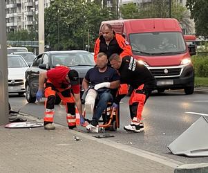 Śmiertelny wypadek w Warszawie. Nie żyje młody mężczyzna, auto prowadził jego teść