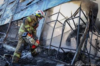 Akcja gaśnicza pożaru hali przy Marywilskiej 44 w Warszawie