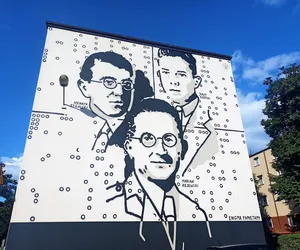 Nowy mural w Katowicach. To Polacy, którzy złamali szyfr Enigmy
