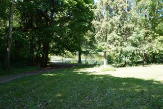 Tajemniczy park na Jakubowie, o którym nie każdy słyszał. Skrywa mroczny sekret [ZDJĘCIA]