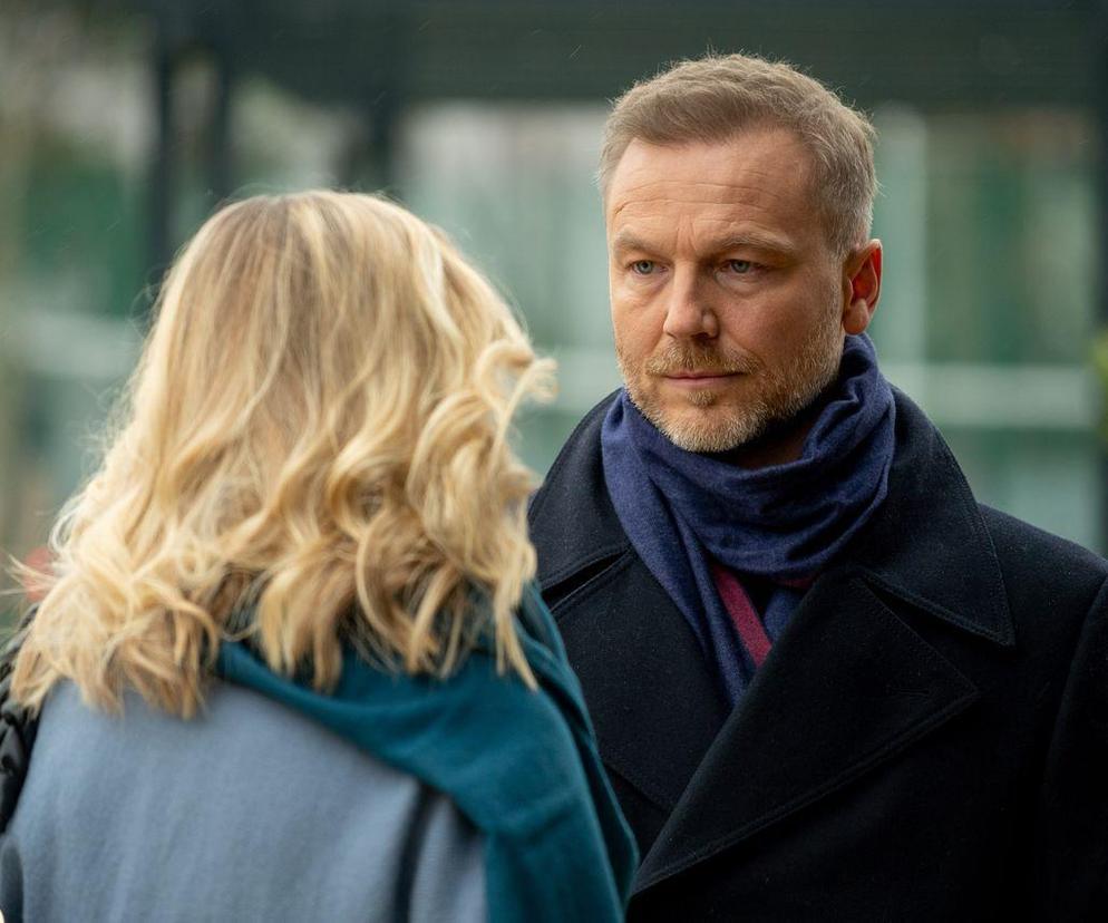 M jak miłość, odcinek 1750: Andrzej nigdy nie zmądrzeje. Poleci do Julii i wybaczy jej wszystko! Policja nie będzie tak wyrozumiała dla psychopatki - ZDJĘCIA