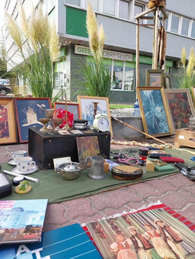 Piękne artefakty na dzisiejszej giełdzie staroci i różności w Starachowicach