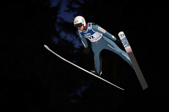 Piotr Żyła skoczył świetnie, Kamil Stoch zawiódł. Polacy bez problemu awansowali do konkursu