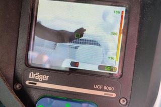 Turyści zostawili psa w samochodzie