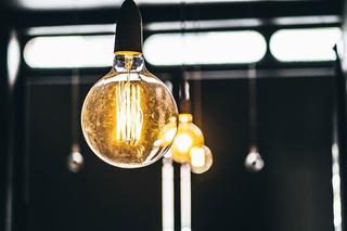 UWAGA! Wyłączą prąd w stolicy. Znamy konkretne daty i lokalizacje. [LISTA MIEJSC]