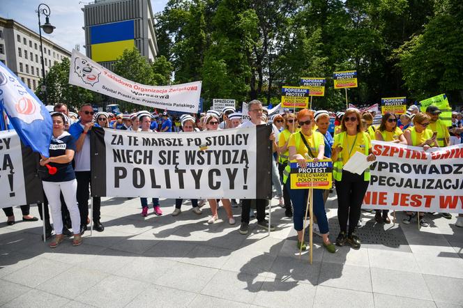 Protest pielęgniarek pod Sejmem