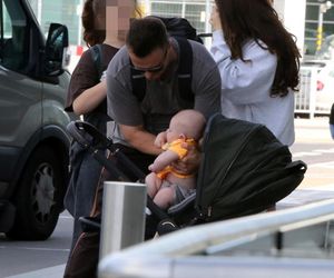 Marcin Hakiel z rodziną lecą na wakacje