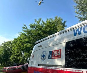 Pijaną nastolatkę wrzucili do stawu dla zabawy. Lądował śmigłowiec LPR