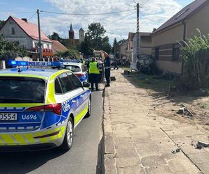 Dachował, a potem groził policjantom zapalniczką. Finał pościgu za 43-latkiem w powiecie górowskim [ZDJĘCIA]