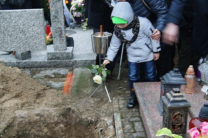 Różą pożegnałem mamę