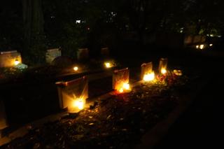 Cmentarz na poznańskiej Cytadeli nocą