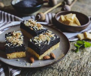 Makowiec w cieście piernikowym. Łatwy przepis na świąteczne ciasto 2 w 1