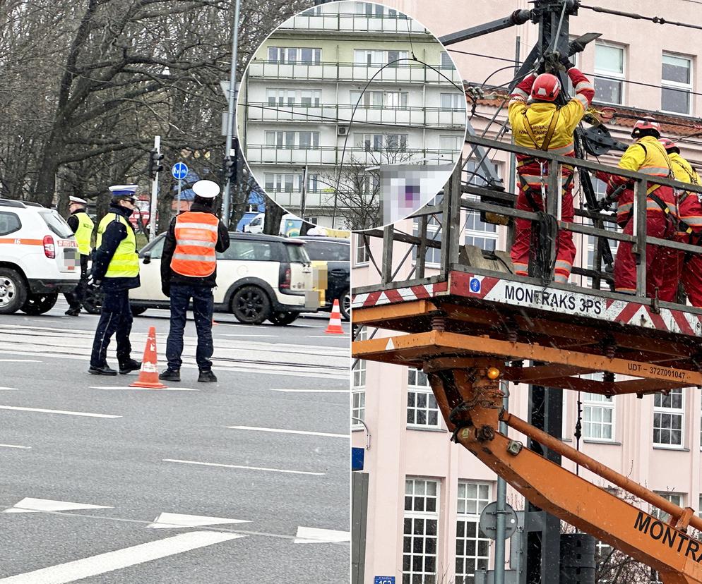 Zerwana sieć trakcyjna sparaliżowała ruch tramwajowy. O linię zahaczyła ciężarówka