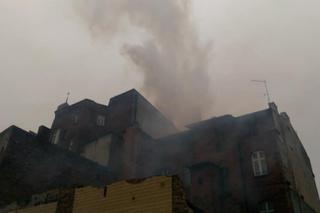 Pożar w Zabrzu: Tajemniczy dym wydobywał się z kamienicy [ZDJĘCIA]