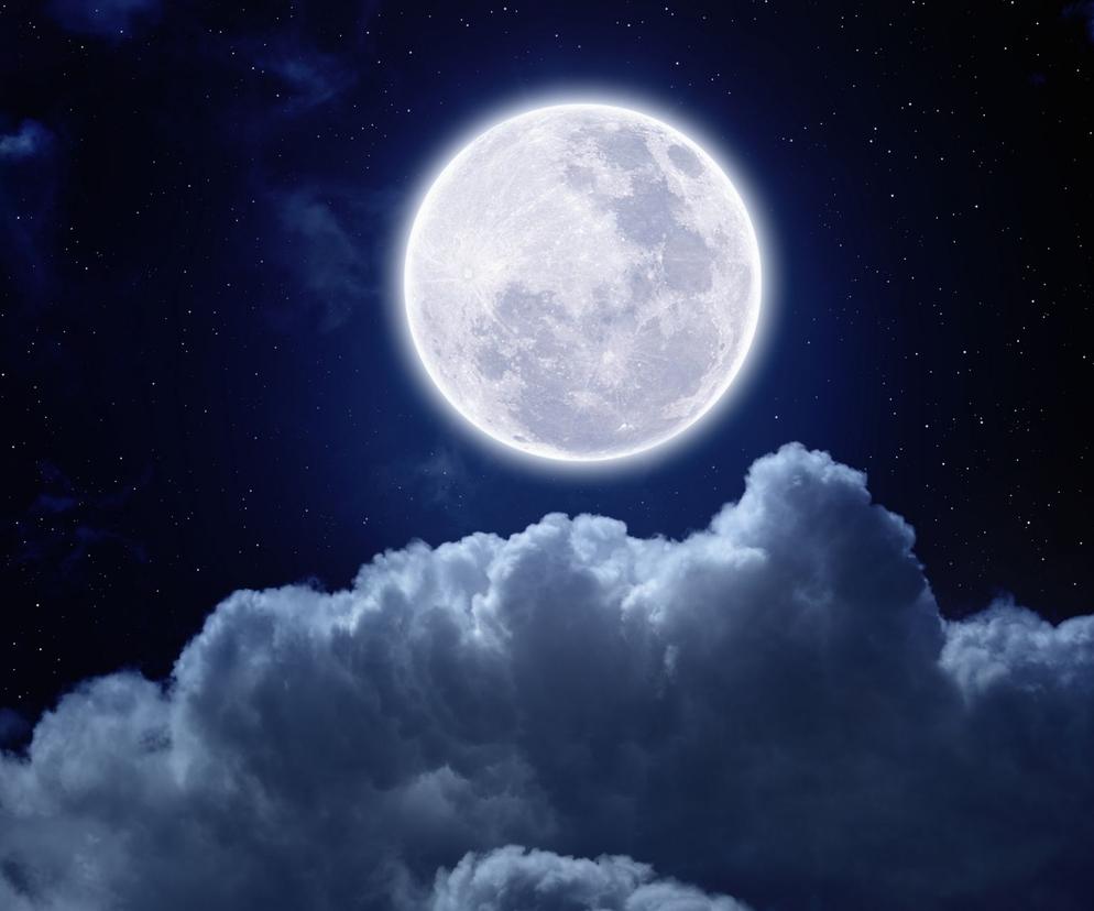 Pełnia księżyca w maju 2023. Kiedy jest? Jaką nosi nazwię i co ma wspólnego z Wiedźminem? 