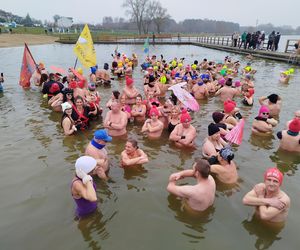 Mazowieckie Morsy otworzyły sezon morsowania 2025/2026 nad zalewem w Siedlcach