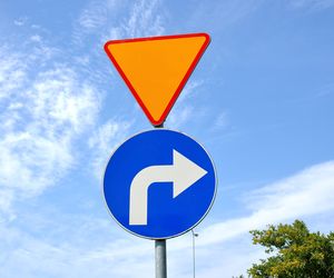 Cóż za zuchwała kradzież! Połasili się na znaki drogowe!