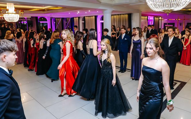 Elegancka studniówka maturzystów z I LO w Rybniku. Ten bal zapamiętają na długo