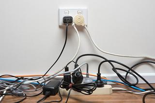 Jak ukryć kable w domu? 6 sposobów na to jak uporządkować przewody