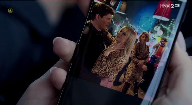 M jak miłość, odc. 1440. Sonia (Barbara Wypych), Ula (Iga Krefft), Janek (Tomas Kollarik)